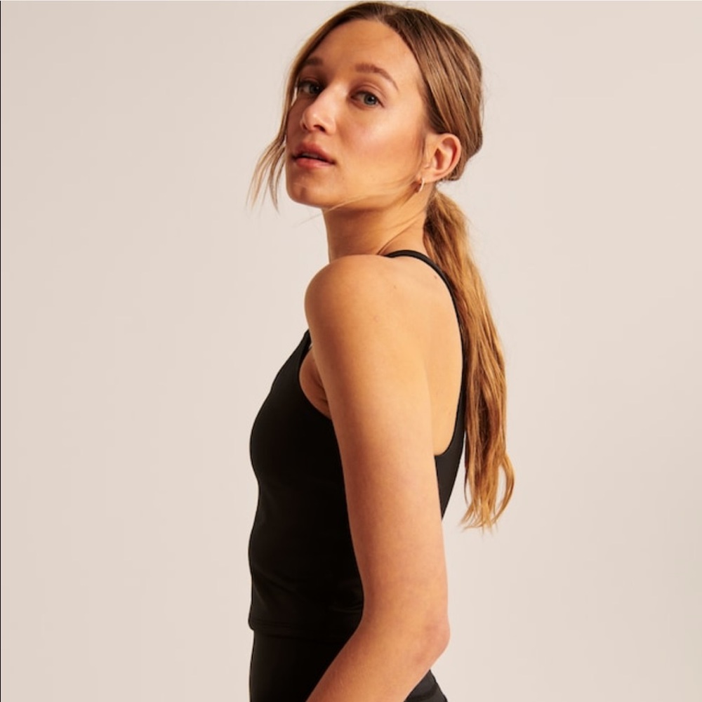 NWT Onyx Sheen V-Neck Racerback Tank - Size XS